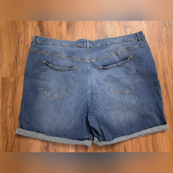 Ellos size 26 distressed denim shorts - Picture 2 of 2